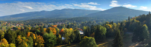 Panorama na Karkonosze jesienią